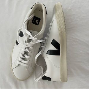 Veja Esplar sneakers size US 7 (fits like an 8)